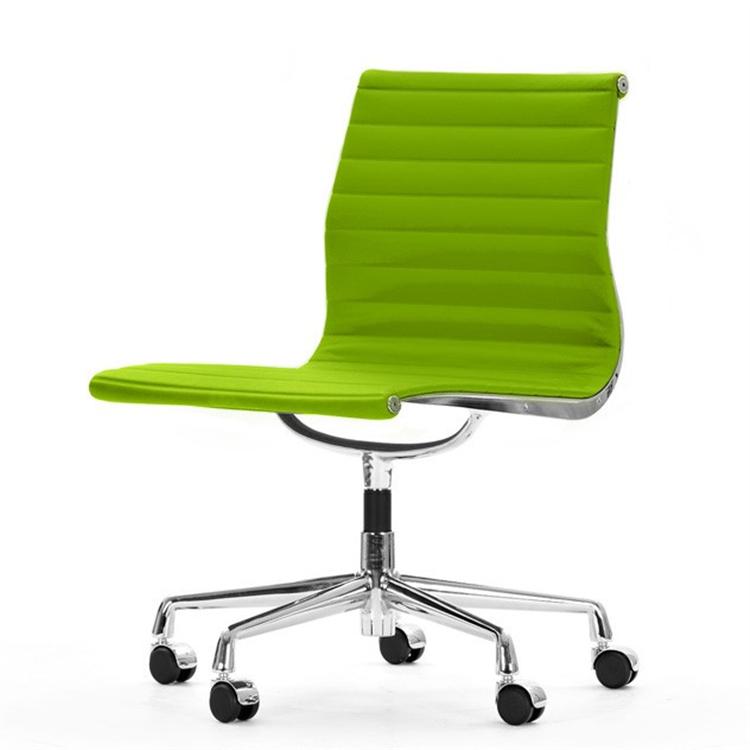 Charles Eames style, Vergaderstoel EA105 groen